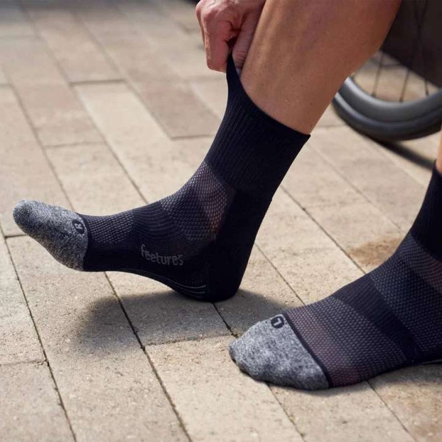 Essentials * | Feetures Features Elite Light Cushion Quarter Socks Feet-E20159